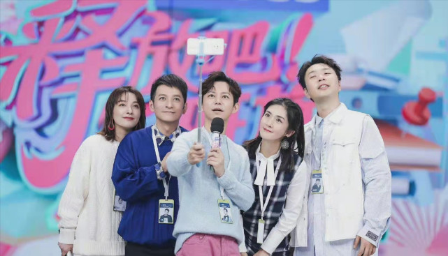 《快乐大本营》恢复录制,此前节目遭停播改版,网友