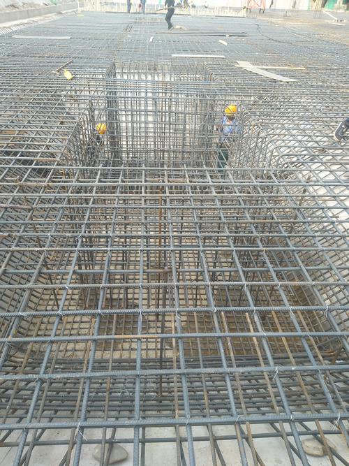 一号楼筏板,电梯井,集水坑钢筋挷扎效果