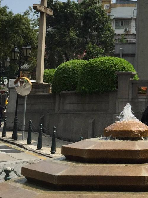 白鸽巢前地
