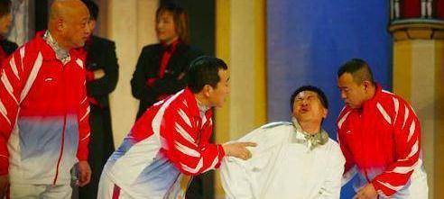 他曾是王牌主持人,因一事得罪赵本山被辞职,如今落魄成这样!