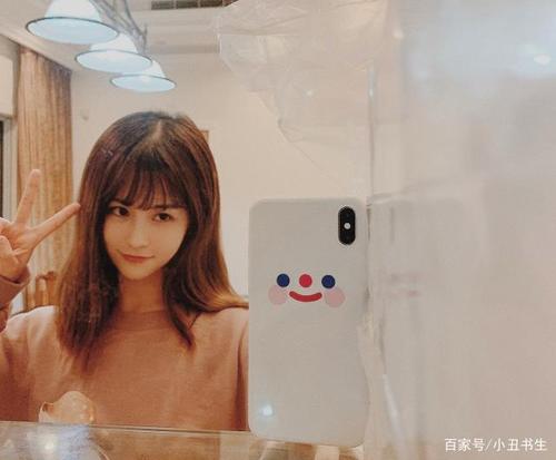 蜜蜂仔带队9杀吃鸡 赛后采访smg小鱼变舔狗:队友蜂哥最强