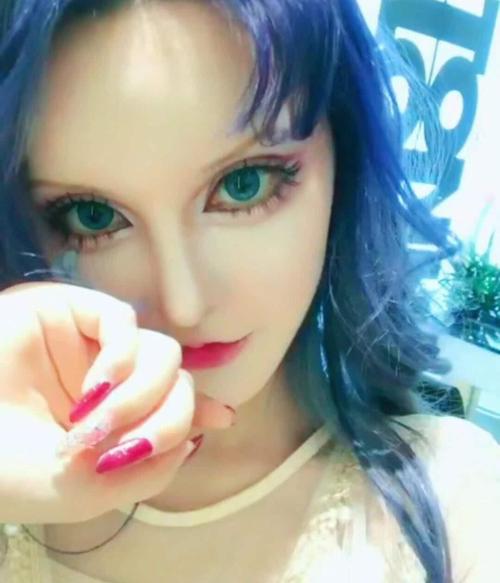 真人版芭比娃娃迪丽拉公开素颜照自称没整容卸妆后判若两人