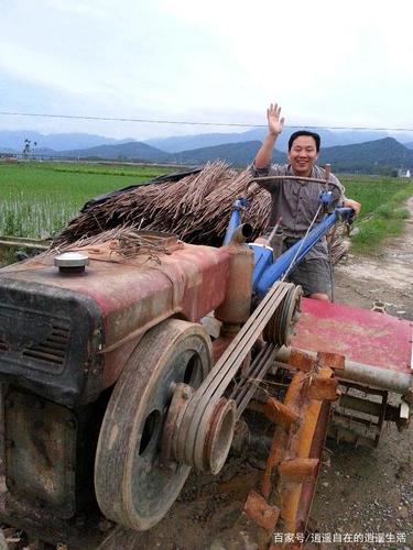 我已经练习开手扶拖拉机十几年了,准备去买个拖拉机