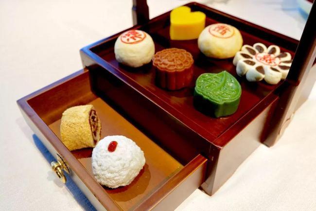 第1种,京八件.第一个从脑海里蹦出来的就是北京的点心"京八件".