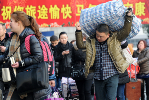 今年农民工春节返乡,除了准备好蛇皮袋和塑料桶,还要做什么准备