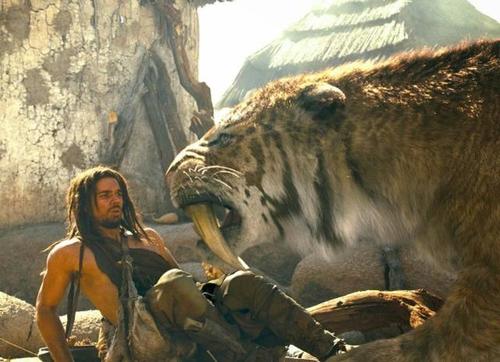 剑齿虎28厘米大长牙,张开嘴都抵到了下颚,它们是如何捕猎的?