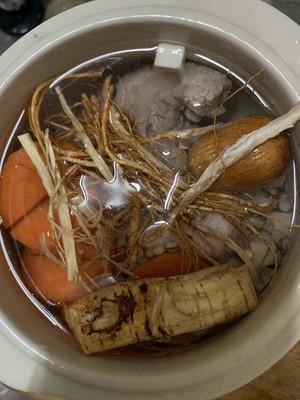 五指毛桃猪骨汤