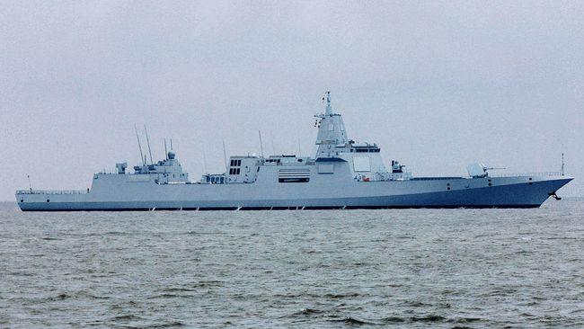 中国055型万吨级驱逐舰出海 被指应对英航母南海示威