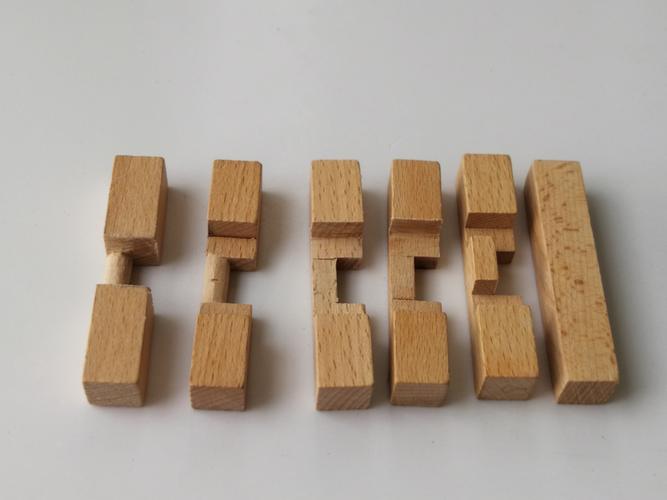 一款新型九根鲁班锁