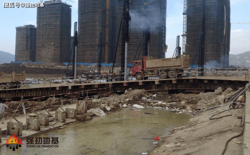 深基坑支护技术中运土栈桥_照片_平台_土方