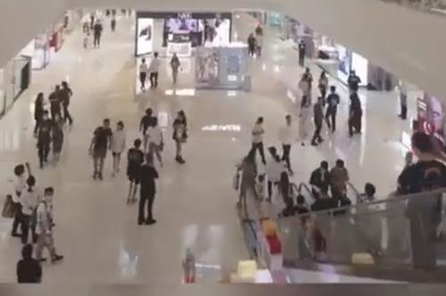 突发!河南郑州一男子商场内坠楼,不幸当场身亡