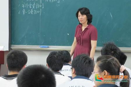 武汉市第二中学名师课堂展示活动进入高潮