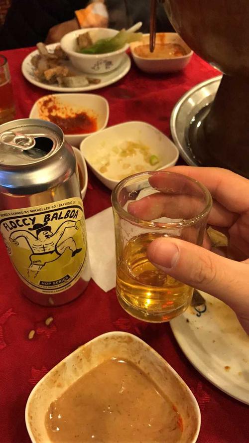 夏天又到了 各位爱喝啤酒的朋友说说啤酒配什么才最有感觉.