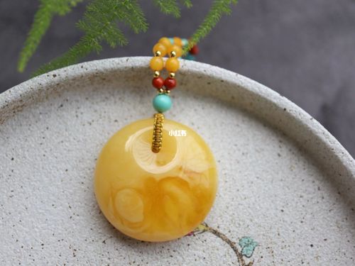 天然俄料蜜蜡鸡油公主扣吊坠,颜色黄,纹路美,吊坠净重
