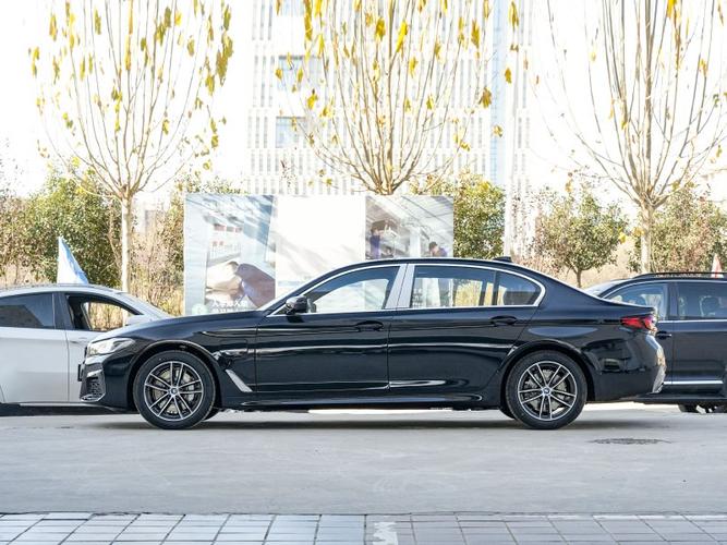 威海宝通汽车>华晨宝马>宝马5系新能源>2022款改款535lem运动套装>
