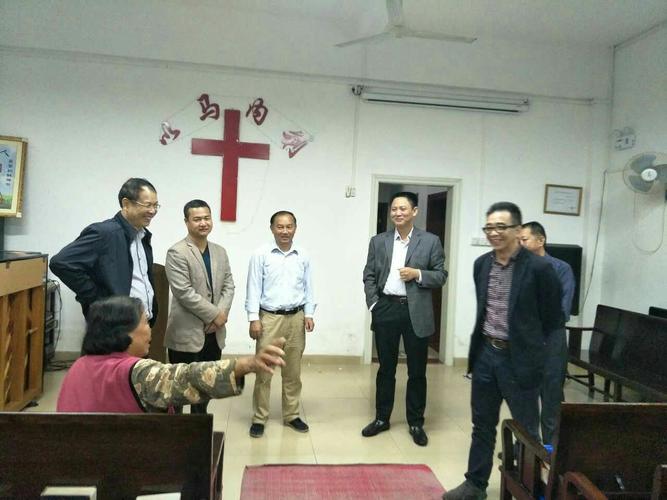 龙华新区社会建设局王东华副局长,观湖办事处吕有伟书记和张义元书记