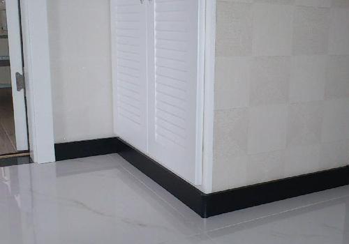 踢脚线效果图 木地板