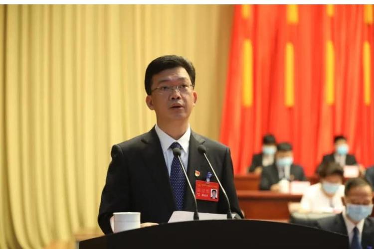 博罗县委副书记,县长谢远区作政府工作报告.