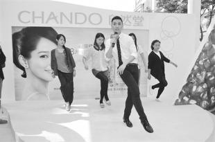 刘潇演绎现场版自然堂《舞林争霸》(图)