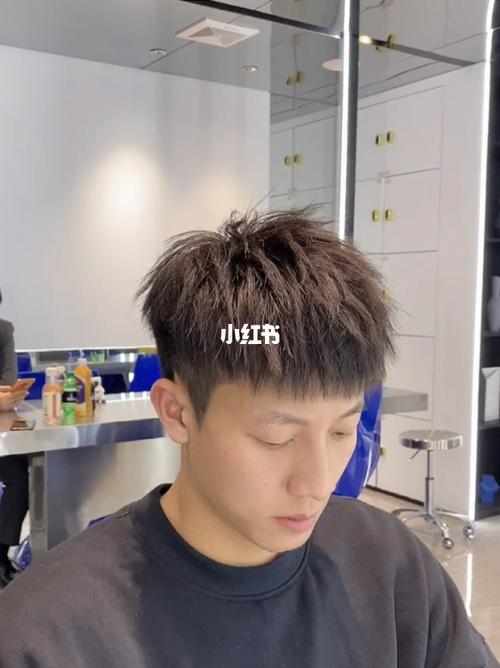 立体碎盖发型_发型_碎盖_海岸城攻略_男士发型_男士发型参考_潮流