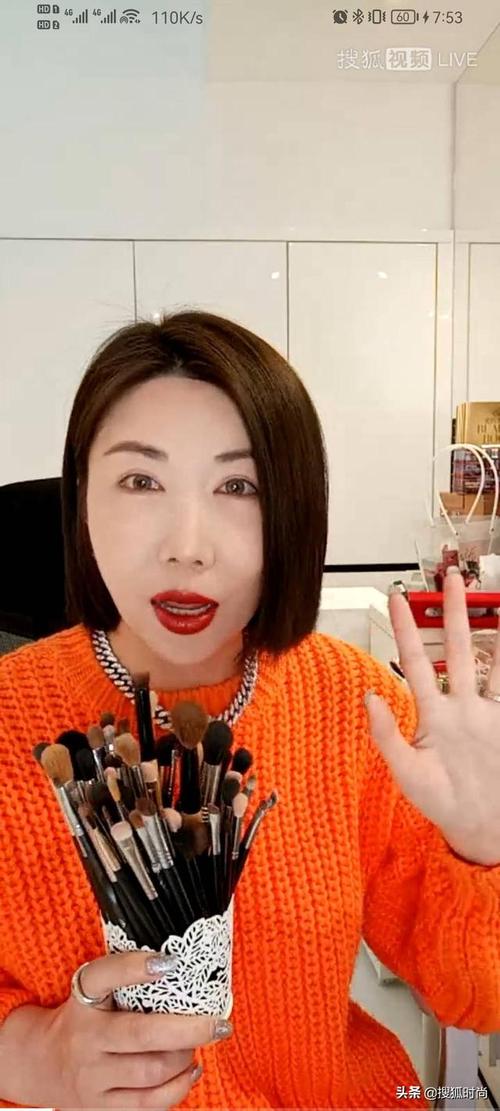 打造完美眼妆,一定要准备充足的化妆刷,想用一两个刷子来画完整的眼妆
