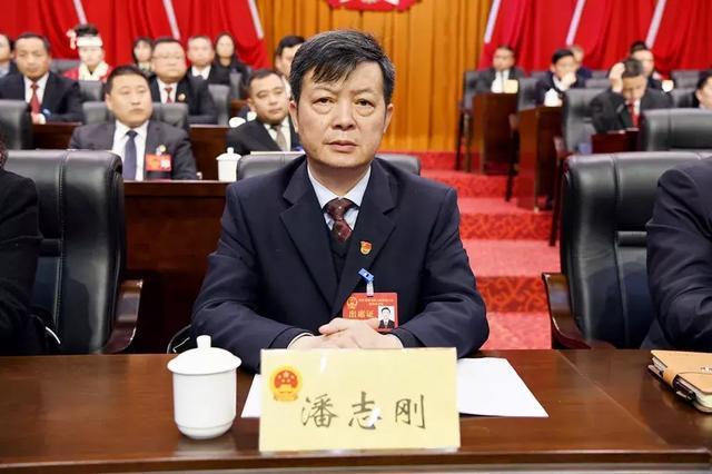 昨天,杨波当选凯里市市长
