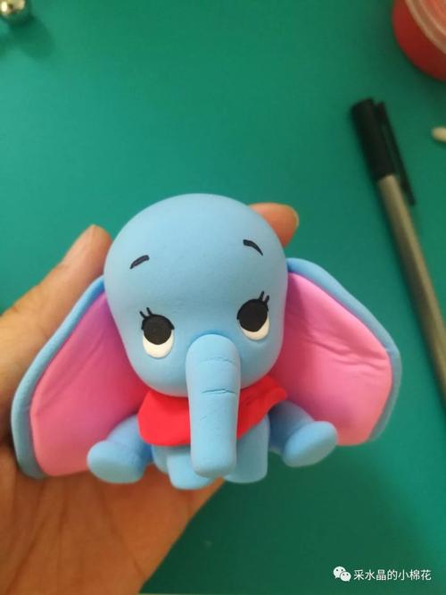 鼻子和耳朵安在小象的头上.