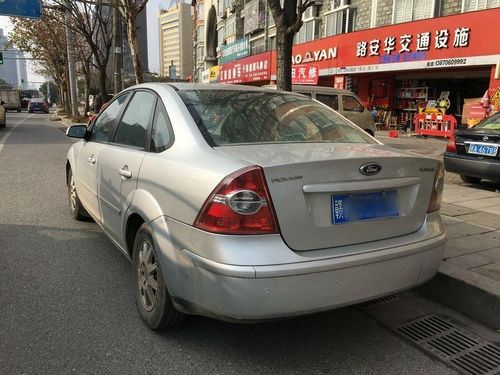 【南昌】2006年1月 福特 福克斯 1.8 经典型 银灰 手动挡