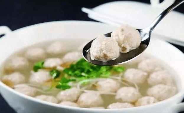 汆肉丸这么做肉嫩香味浓个个煮不散教您详细做法快来学
