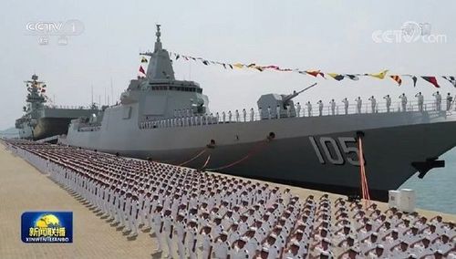 4月24日,国产万吨大驱055型驱逐舰-大连舰(舷号105)正式入列服役