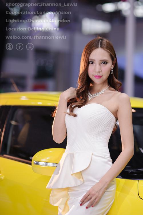 不用挨挤也能看美女北京车展模特全收录