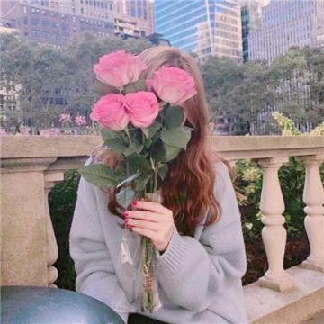森系女生拿花遮脸头像2019精选我今天的颓废全都拜你所赐