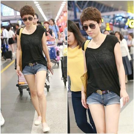 虽说马伊琍的身材保持的不错,但是这热裤跟她的年龄真是满满的不配,但