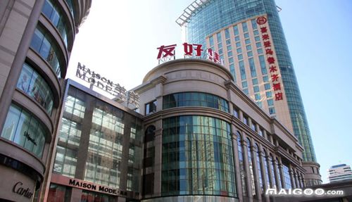 幸福路南三巷应该是乌鲁木齐市民最为熟知的美食街了,这里云集了大