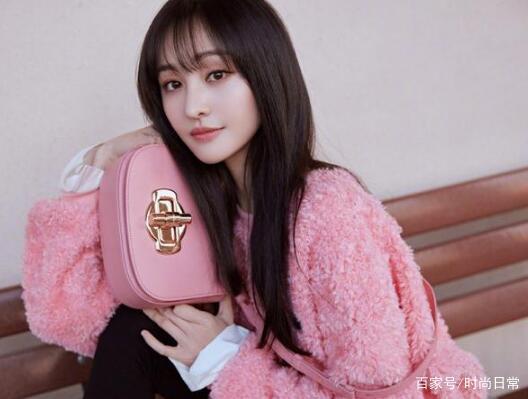 28岁郑爽真胆肥,穿"碎花床单"尽显妩媚,网友:沦陷了!