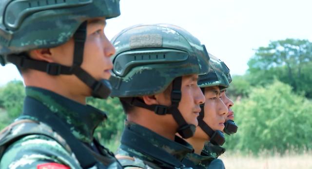 武警猎鹰突击队的特战尖兵,本期《谁是终极英雄》,这是猎鹰突击队的