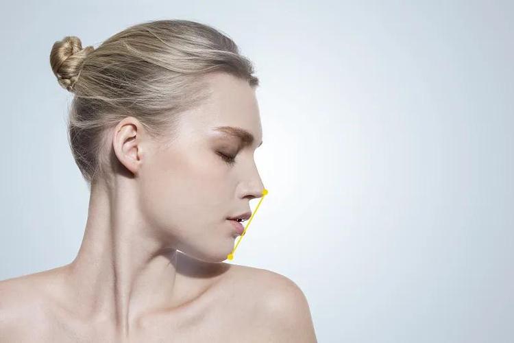 同样是凸嘴为什么女明星们那么美