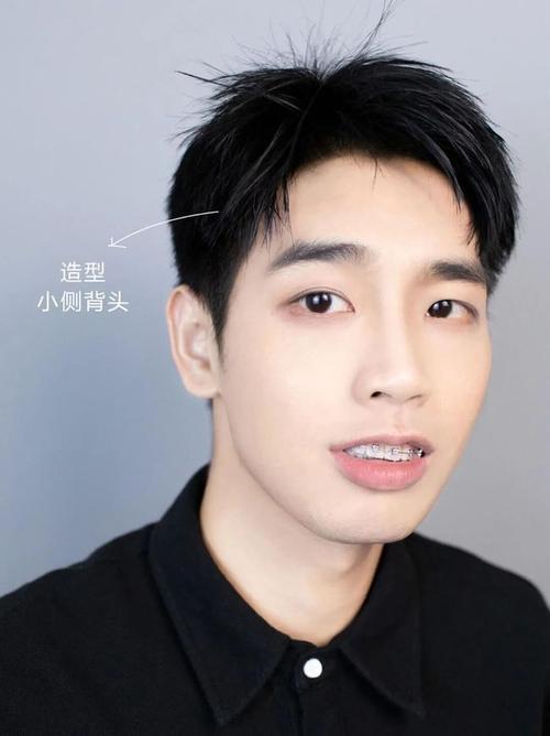 不用打理也能很帅的男生基础款发型