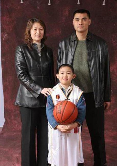 刘玉栋儿子 顾儿子忘记吻妻子 刘玉栋家庭全曝光