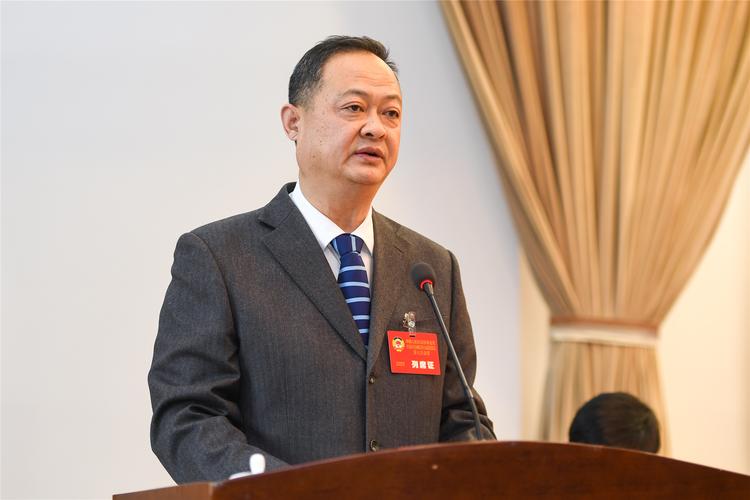 会上,区委常委,组织部部长郝树民就人事事项进行了说明.