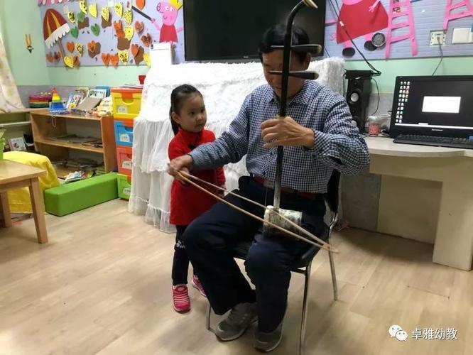 "(钢琴是外国人发明的,是西洋乐器,而二胡可是我们中国人自己设计