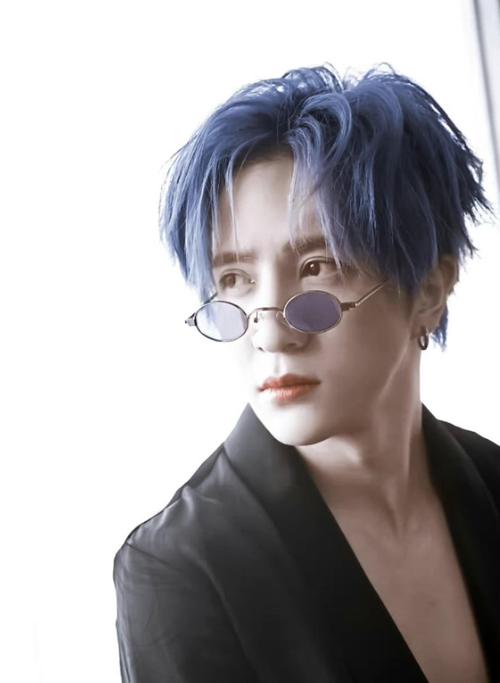 薛之谦演唱会限定蓝发