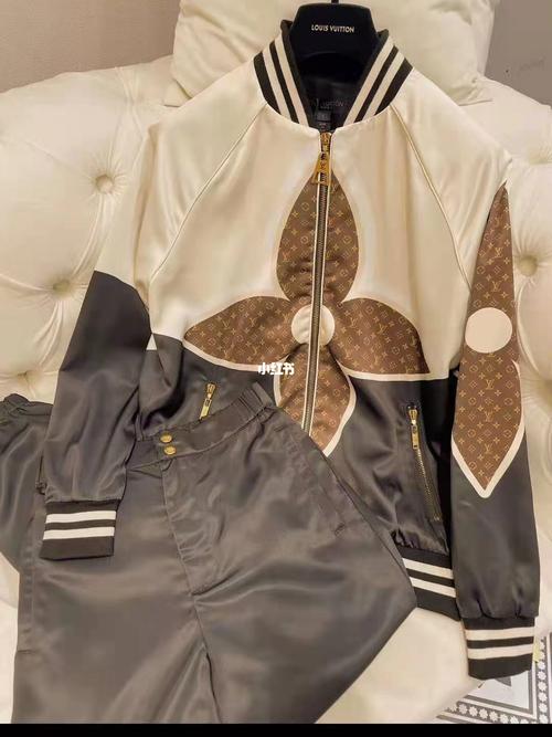 lv新款套装上线_路易威登怎么样_时尚_穿搭