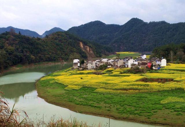安徽一风景名胜区青山相望景色绝佳有奇山异水之称