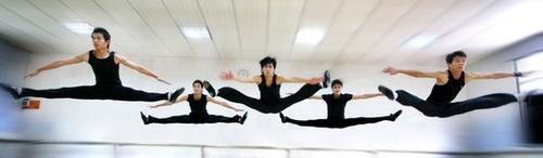 舞蹈里说的双飞燕是什么动作?