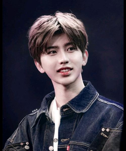 原创蔡徐坤出道前后颜值变化有多大?