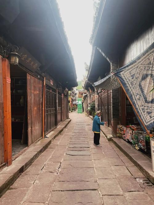 "凤凰"古城这长长的石板路～_凤凰古城_古城_凤凰古城