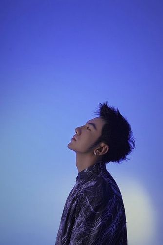 肖顺尧最新写真曝光02自在洒脱潮范儿十足