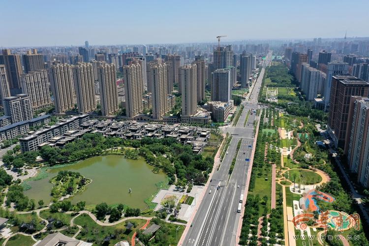 7月25日,西安灞桥区,实拍浐灞二号桥夜景流光溢彩.