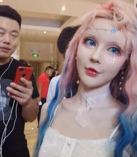 本以为迪丽拉已是奇葩,直到见了"巨兔芭比",网友:开眼了